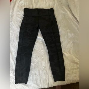 Black camo Lululemon leggings EUC